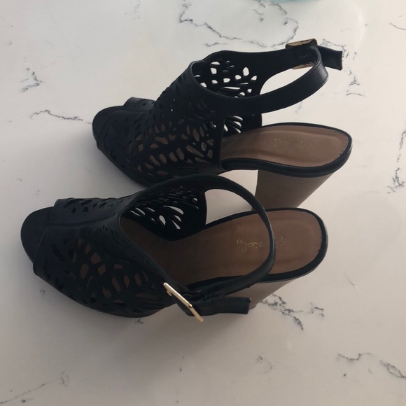 Perfect heels🌵 - Picture 3 of 5